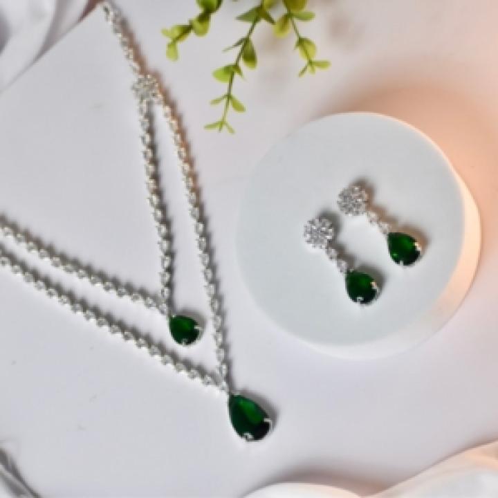 Emerald Elegance Necklace and Earring Set